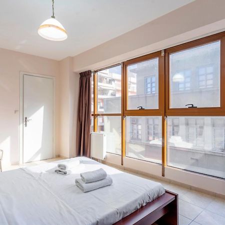 2 Bedroom Renovated Apartment With A View Atenas Exterior foto