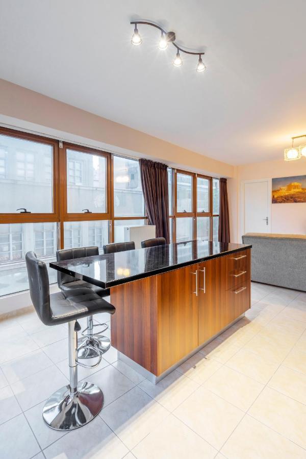 2 Bedroom Renovated Apartment With A View Atenas Exterior foto