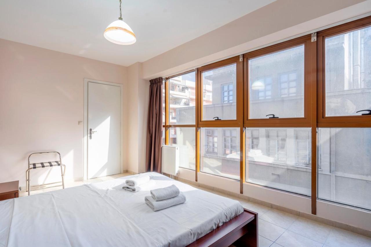 2 Bedroom Renovated Apartment With A View Atenas Exterior foto