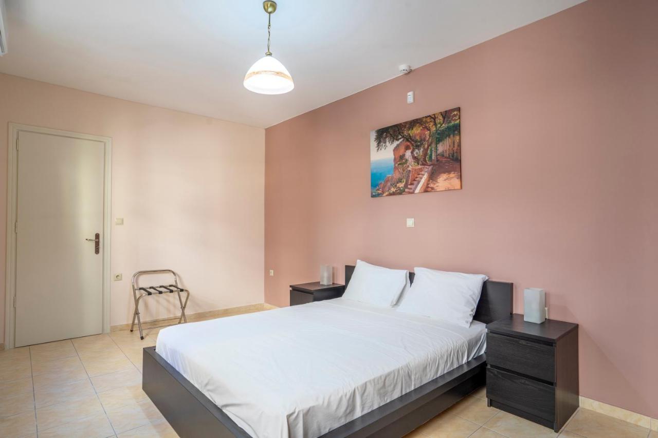 2 Bedroom Renovated Apartment With A View Atenas Exterior foto