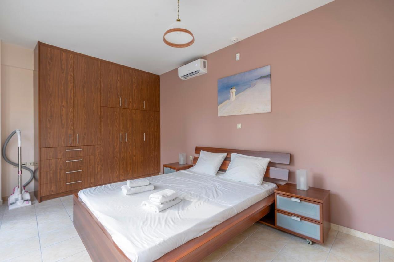2 Bedroom Renovated Apartment With A View Atenas Exterior foto