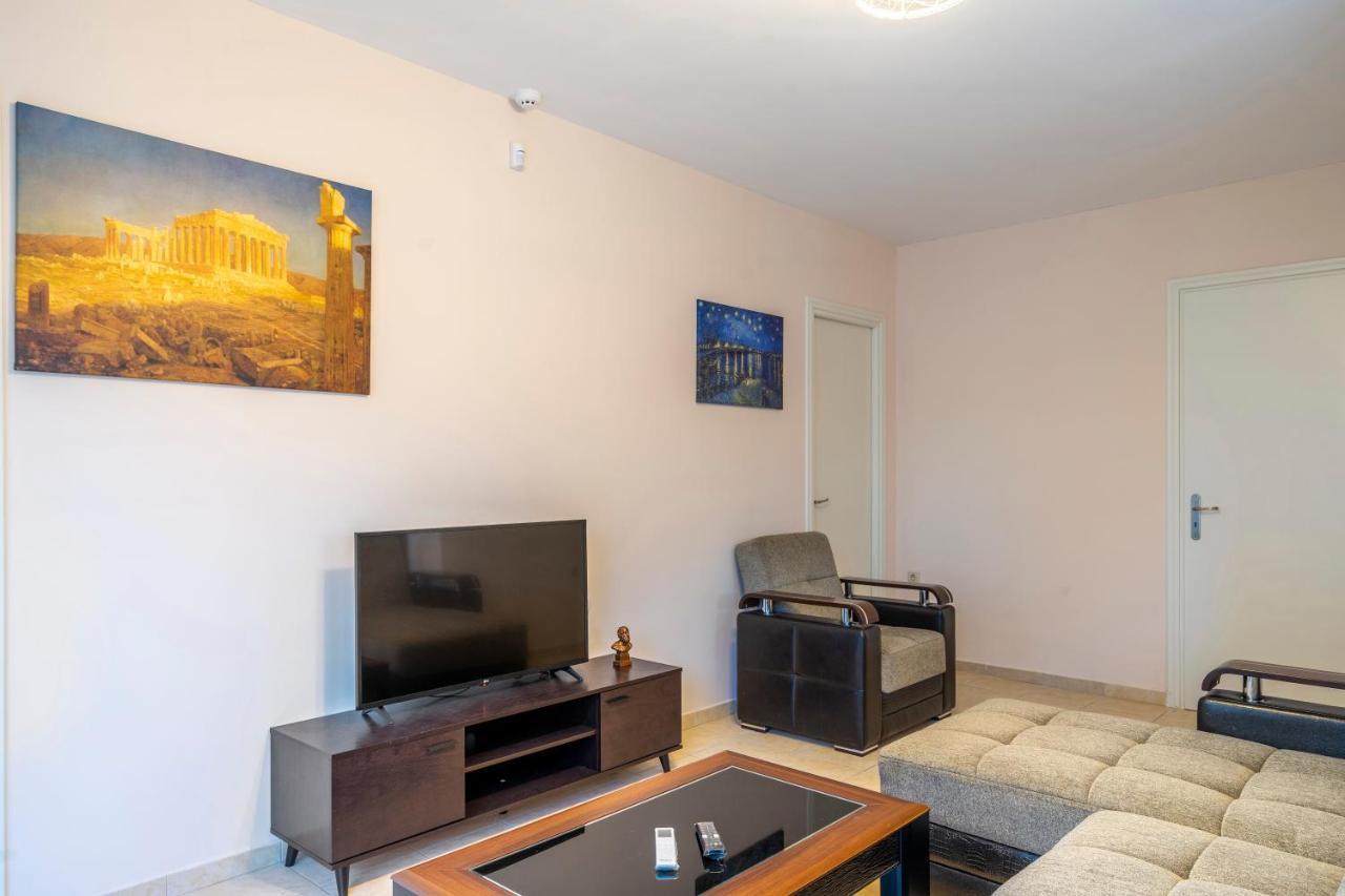 2 Bedroom Renovated Apartment With A View Atenas Exterior foto
