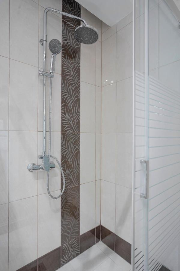 2 Bedroom Renovated Apartment With A View Atenas Exterior foto